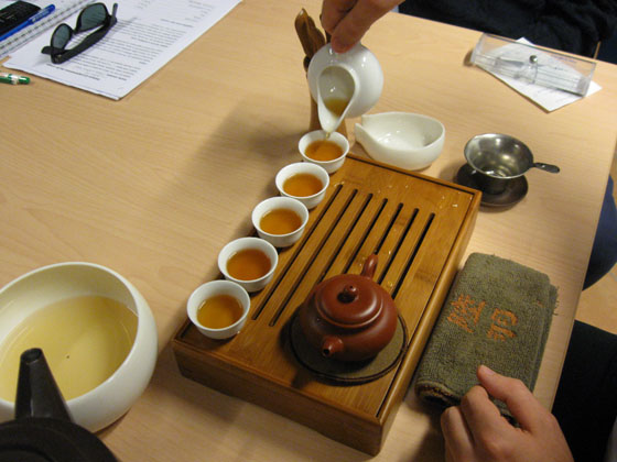 Gongfucha with yixing pot 小壶泡茶 - Scuola di arte del tè